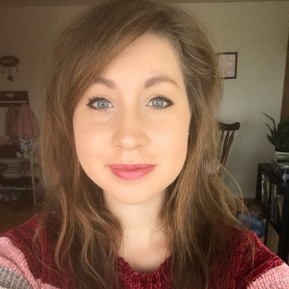 Meet your Posher, Elisabeth - Picture 1 of 2